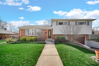 136 N School St, Addison, IL 60101