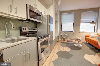 42 S 15th St Unit B-1709, Philadelphia, PA 19102