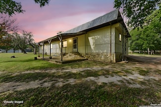466 Chaparral Dr, Fredericksburg, TX 78624