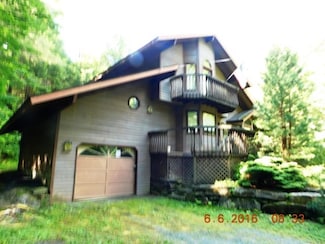 328 Marsh Family Rd, Hartford, VT 05001