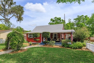 1010 N Clayton St, Mount Dora, FL 32757
