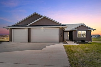 1124 Lozmar Ln, Shell Rock, IA 50670