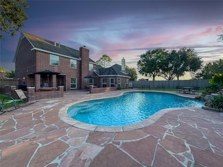 1501 W Castlewood Ave, Friendswood, TX 77546