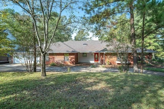 200 Branding Iron Ln, Holly Lake Ranch, TX 75765