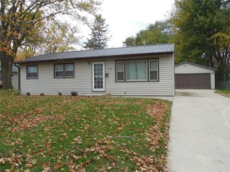 306 9th Ave, Hiawatha, IA 52233