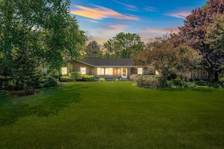 S45W25083 Black Oak Ln, Waukesha, WI 53189