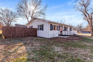 904 W 7th St, Ottawa, KS 66067