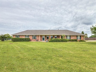 975 Garden Rd, Tuttle, OK 73089