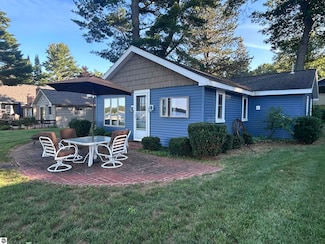 5912 Westshore Dr, Oscoda Township, MI 48750