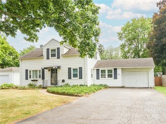 39 Laura Dr, Rochester, NY 14626