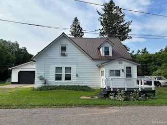 136 Salisbury St, Ishpeming, MI 49849