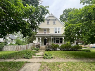 322 Crawford Ave, Dixon, IL 61021