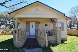 324 Crawford St, Biloxi, MS 39530