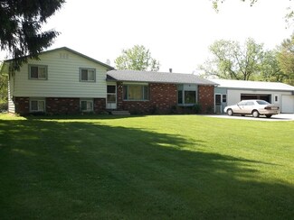 2427 S Brookfield St, South Bend, IN 46613