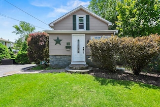 90 Kalmar St, Worcester, MA 01606