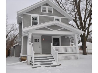 400 32nd St NE, Cedar Rapids, IA 52402