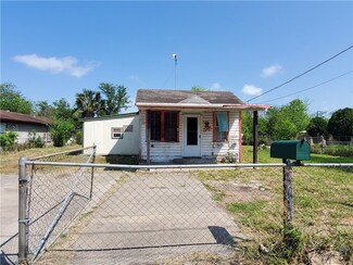 1128 Sabinas St, Corpus Christi, TX 78405
