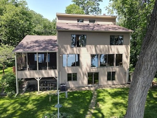 6790 W Shadow Lake Dr, Circle Pines, MN 55014