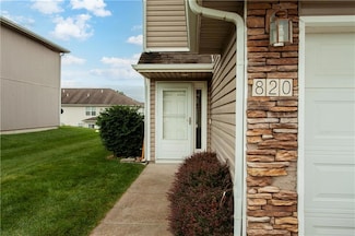 820 SW Peach Tree Ln, Lees Summit, MO 64064