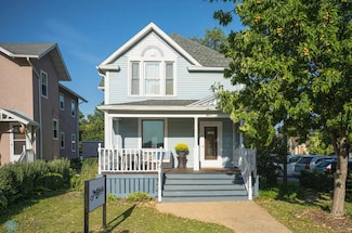 203 8th St S, Fargo, ND 58103