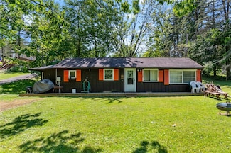 7674 Cardinal Rd, Wolcott, NY 14590