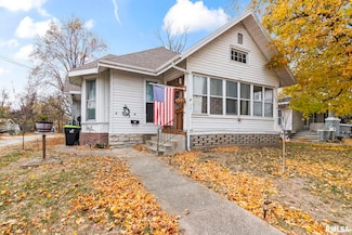 321 N Main St, White Hall, IL 62092