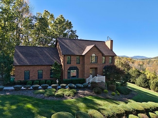 3285 Country Meadow Dr, Christiansburg, VA 24073