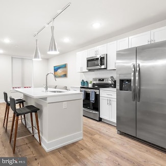 214 Vine St Unit 602, Philadelphia, PA 19106