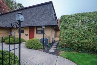 2727 S Lakeshore Dr Unit D13, St. Joseph, MI 49085