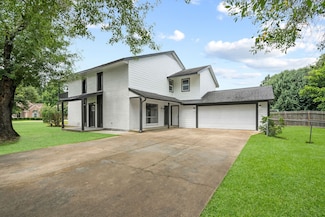 9645 Twin Shores Dr, Willis, TX 77318