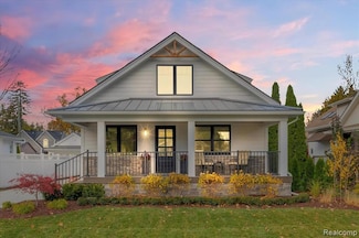 347 Highland Ave, Rochester, MI 48307