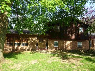 26920 Oak Cove Dr, Elkhart, IN 46514