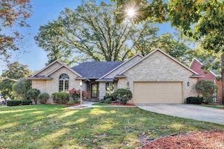 1601 Rustic Oaks Ct, Green Bay, WI 54301