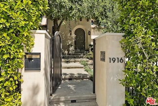 1916 N Serrano Ave, Los Angeles, CA 90027