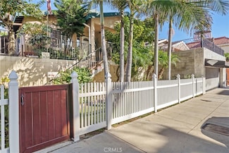 460 W 8th St, San Pedro, CA 90731