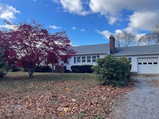 8 Atlantic Ave, Blue Point, NY 11715