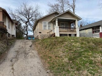 3014 E 69th St, Kansas City, MO 64132