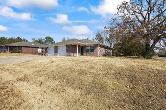 966 S Curtis Ave, Fayetteville, AR 72701