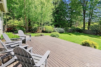 301 Weaver Rd NW, Bainbridge Island, WA 98110