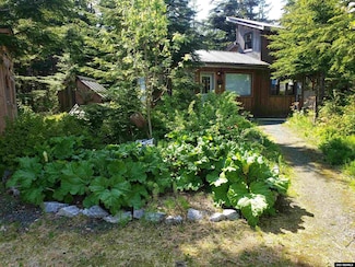 333 Aspen Ct, Haines, AK 99827