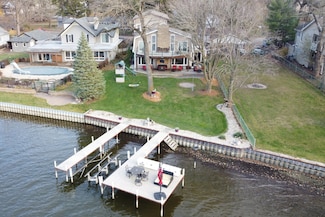 2407 N Villa Ln, McHenry, IL 60051