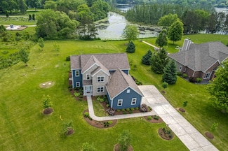 W356N6752 Stonewood Dr, Oconomowoc, WI 53066