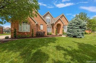 19301 Lakeland Dr, Macomb, MI 48044