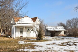 117 E Taylor St, Caney, KS 67333