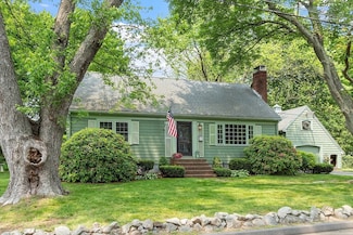 8 Mitchell Ln, Wakefield, MA 01880