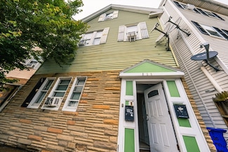 538 Saratoga St, Boston, MA 02128