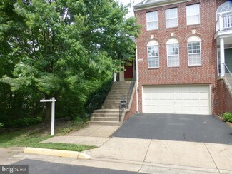 13222 Goose Pond Ln, Fairfax, VA 22033