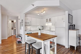 78 10th St E Unit R402, Saint Paul, MN 55101