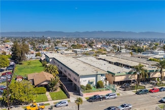 1451 W 105th St, Los Angeles, CA 90047
