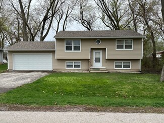 7107 Seminole Dr, Wonder Lake, IL 60097